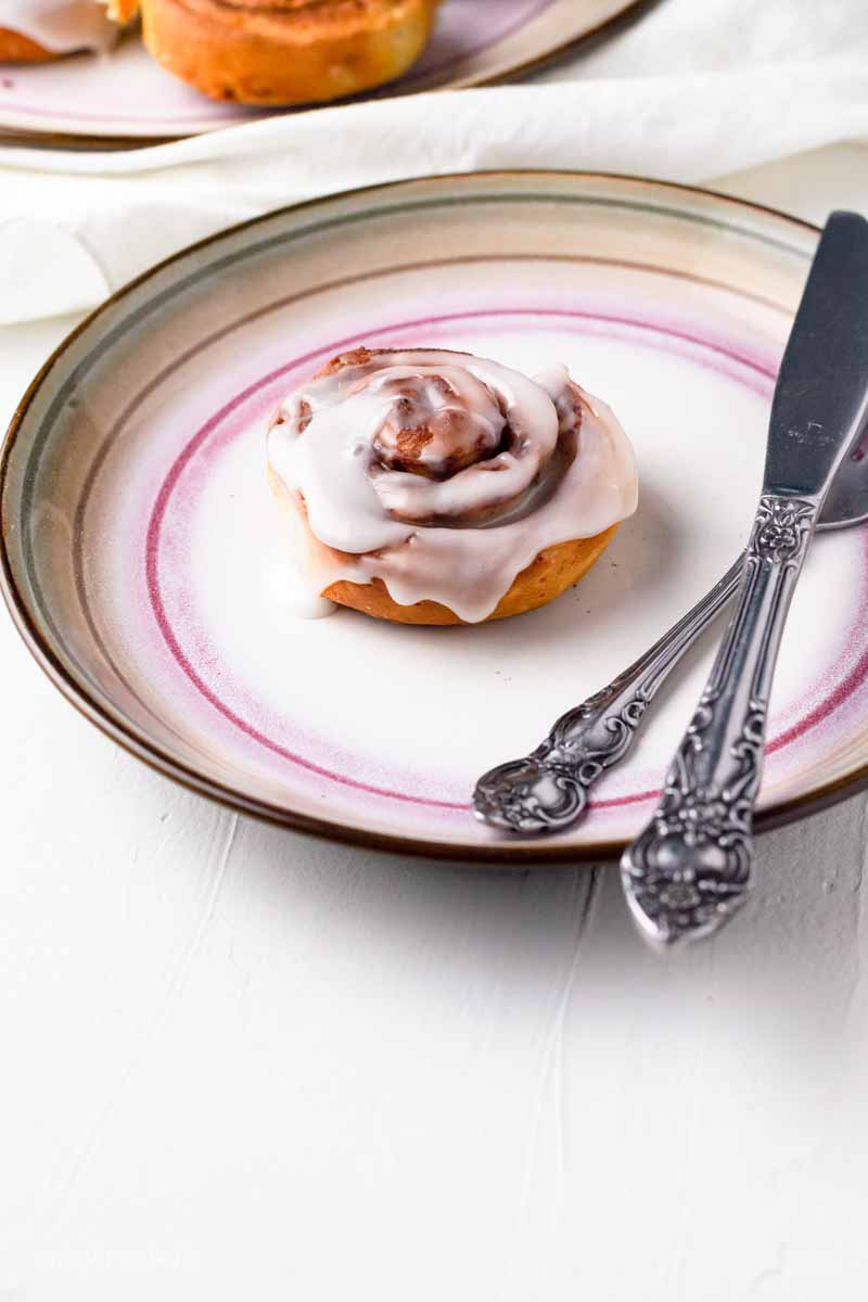 cream cheese frosted cinnamon roll