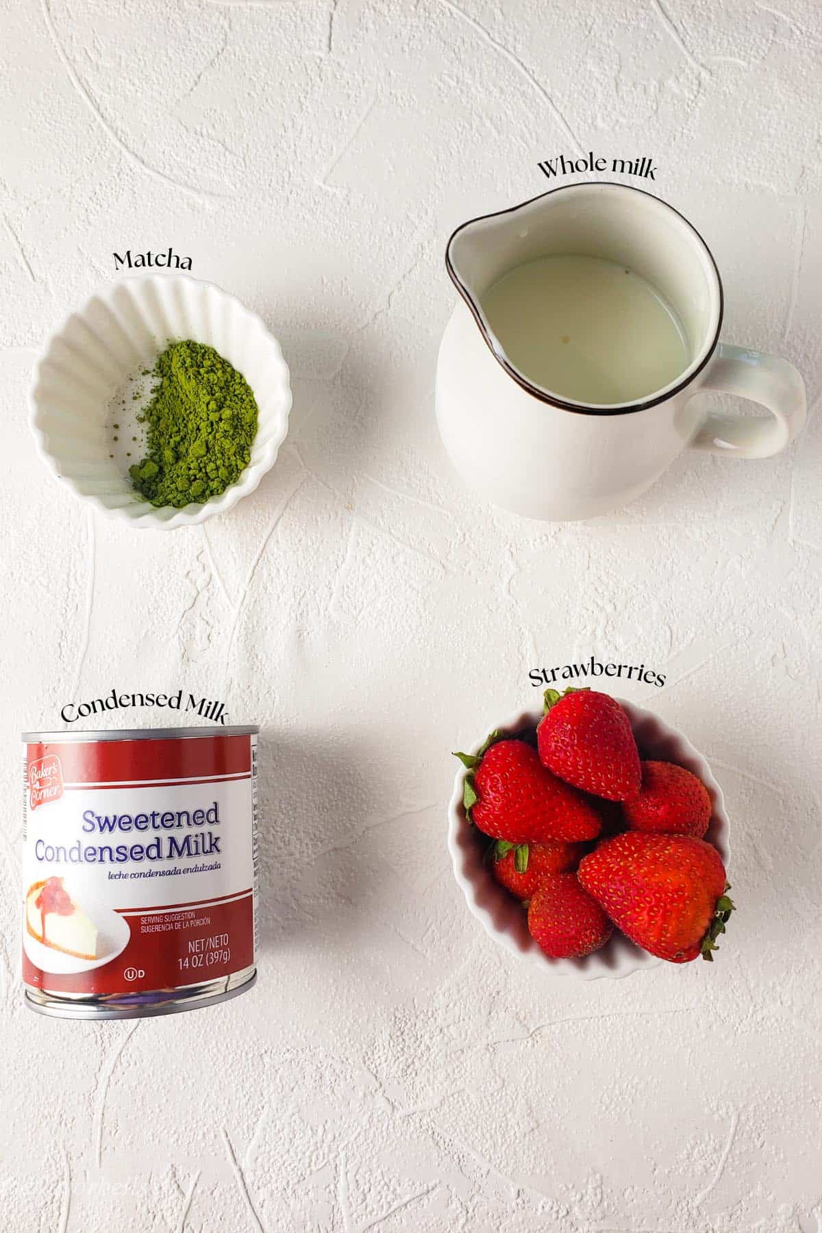 image showing all the ingredients required to make matcha with strawberry