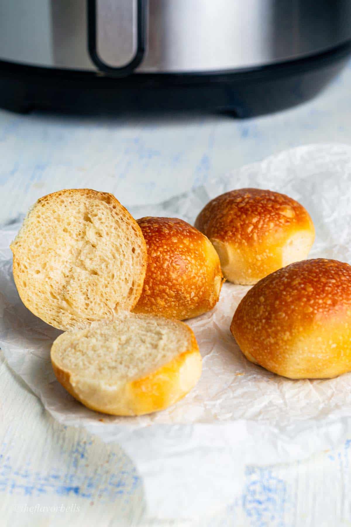 4 dinner rollsa that are made in air fryer