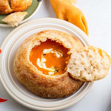 am image showing a bread bowl filled with soup
