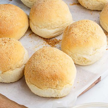 soft fluffy and delicious pandesal bread